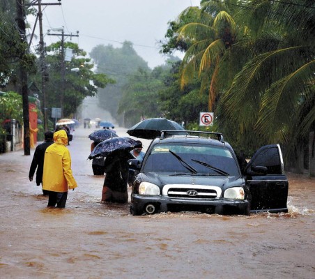 Caos por lluvias en litoral atlántico