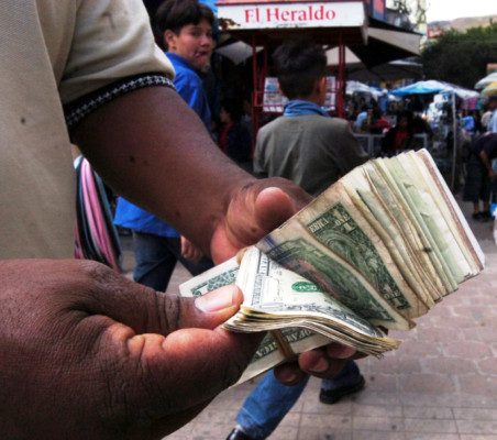 Un salario mínimo al mes envían migrantes