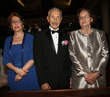 Keneth y Sharon inician una vida en santo matrimonio