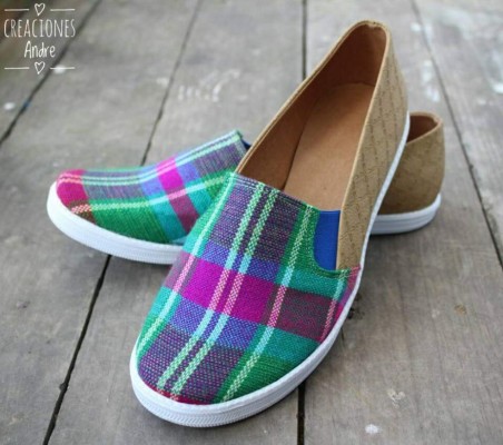 Skinny jeans, jackets y flats ¡enloquecen el armario de las universitarias!