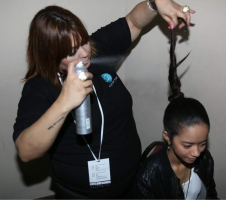 Backstage a todo vapor en Summer Fashion Week Honduras 2014