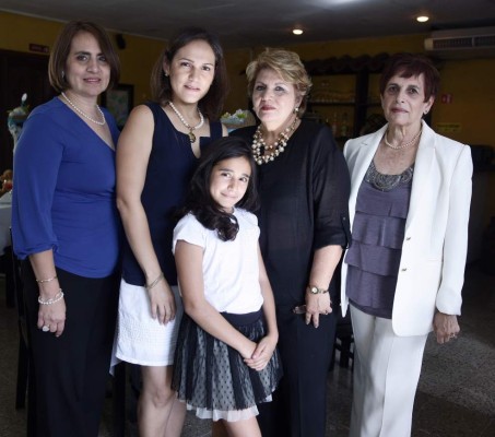 Divertida celebración para recibir a Emilio Sebastián