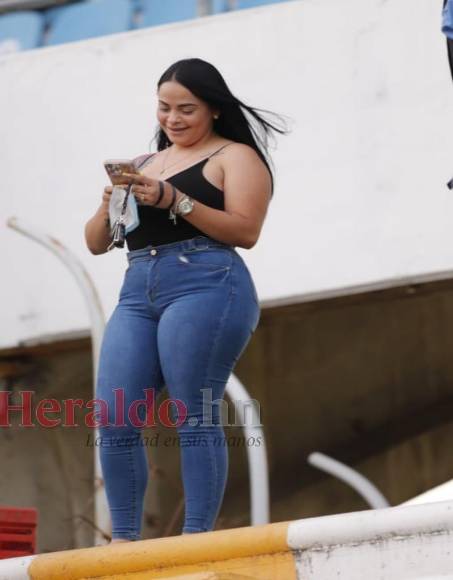 Hermosas mujeres roban suspiros en el partido entre Marathón y Honduras Progreso