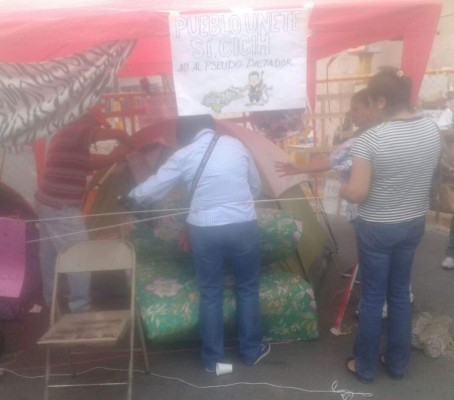 Indignados suspenden huelga de hambre contra la corrupción