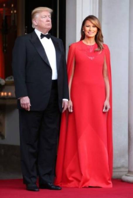 FOTOS: Los costosos y elegantes vestidos que usó Melania Trump durante su visita a Inglaterra