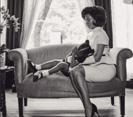 Kim Kardashian se convierte en Jackie Kennedy para una revista