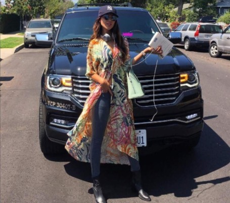 Eiza González abre el 2017 con sensuales fotografías en traje de baño