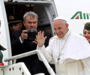 El papa Francisco a su llegada a Egipto (Foto: Twitter)