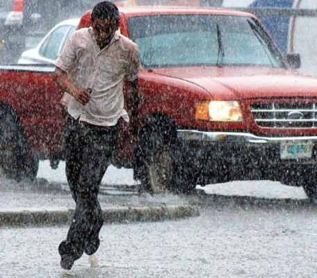 Pronostican fuertes lluvias para el viernes en Honduras
