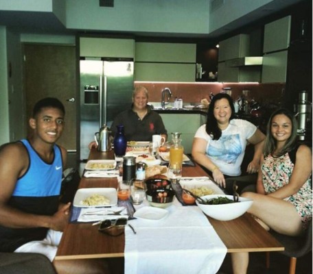 Así es la vida del Choco Lozano en España