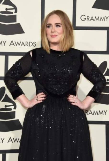 Famosos engalanan en su llegada a los Premios Grammy 2016