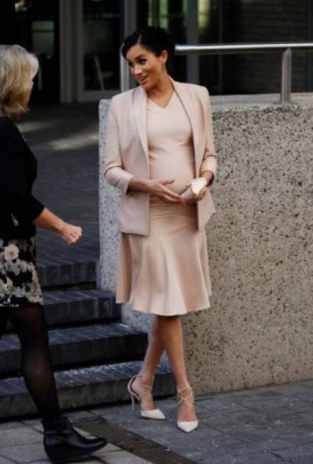 FOTOS: Los mejores looks de Meghan Markle y Kate Middleton que imponen moda en la realeza