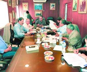 A la reunión del CCEPL llegaron ocho miembros de once que lo integran. (Foto: Mario Urrutia)