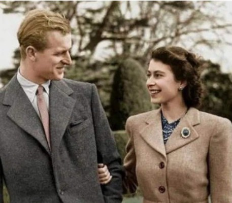 Un apuesto marín devoto de su reina: así fueron los años de juventud del príncipe Felipe