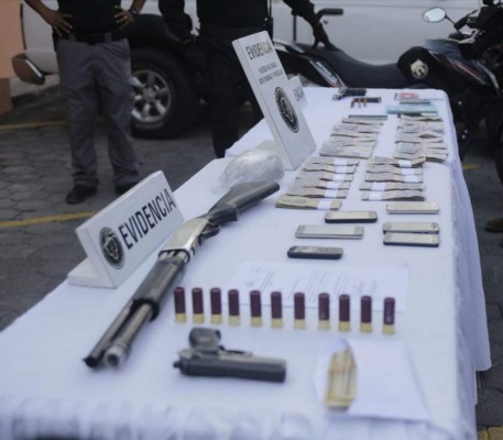 Armas, fajos de billetes y drogas: los decomisos a banda 'El Cosme'