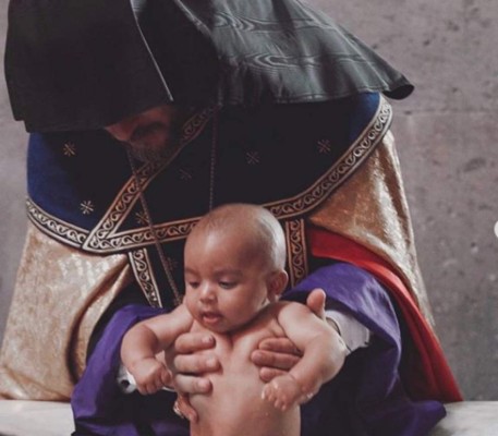 FOTOS: El bautismo de Kim Kardashian y sus cuatro hijos en Armenia