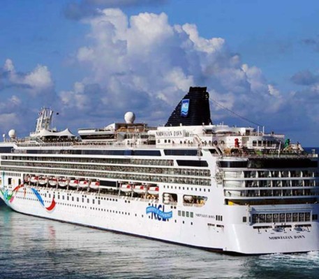 Sin daños, crucero volverá a EEUU tras haber encallado en Bermudas