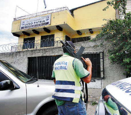 Un estudiante es apuñalado por dos compañeros de colegio
