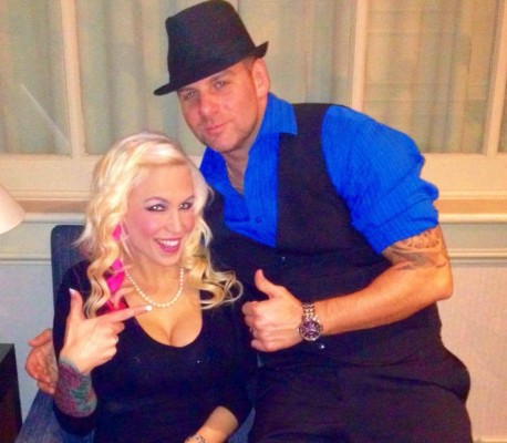 Mujer es expulsada de un gimnasio por tener pechos grandes