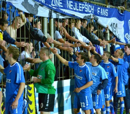 Club checo 'castiga' a sus jugadores con trabajos comunitarios por malos resultados