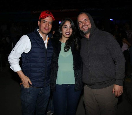 La noche se vistió de rock en el concierto de la banda hondureña Ecos de dioses