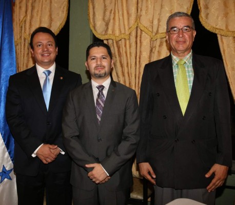 Solemne ceremonia por cambio de directiva