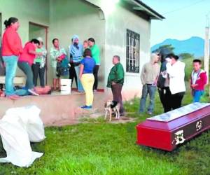 El joven Roger Josiel Flores Cruz recibió varios disparos en la cabeza que lo fulminaron casi de manera instantánea.