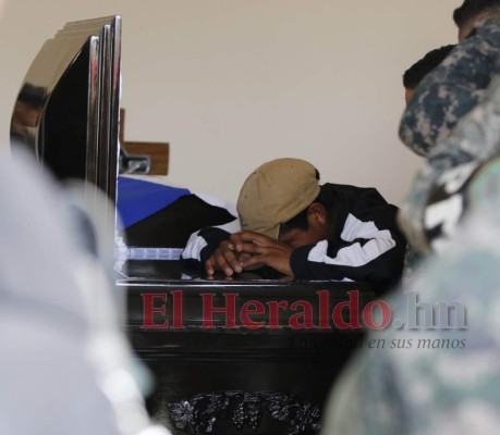 FOTOS: Entre lágrimas y dolor, despiden a policías caídos en fuga de 'El Porky'