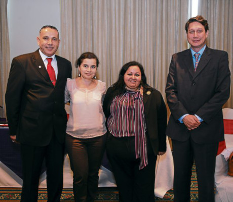 Brindis por nueva ruta aérea hacia París