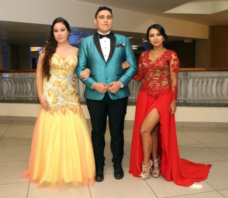 Seniors de la Nashville School celebraron su emotiva graduación