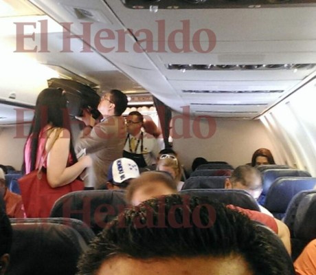 Roberto Ramírez Aldana abandona Honduras junto a su familia