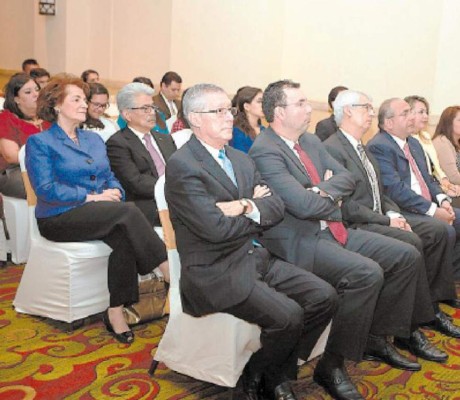 Hondufuturo abre inscripción para aplicación de becas para posgrados