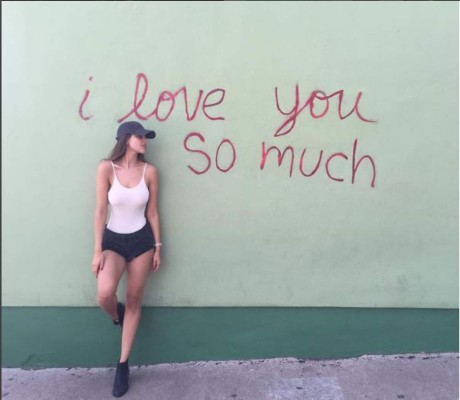 La actriz mexicana Eiza Gonzáles presume su cuerpazo