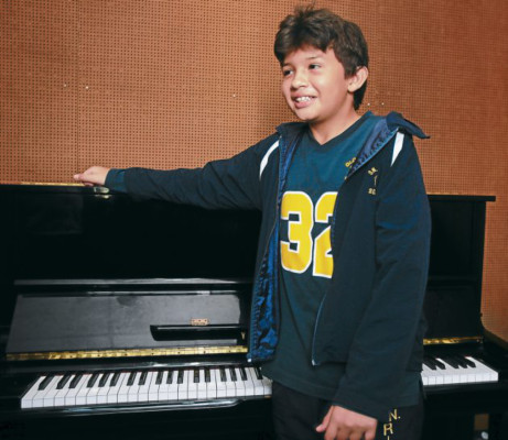 Tocar el piano es la pasión de David Andrés Reyes