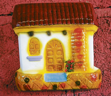 Cuero, hierro y barro transformados en artesanías