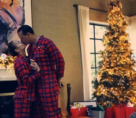 FOTOS: Famosos que recibieron la Navidad en pijama junto a su familia