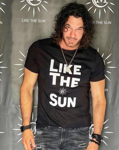 Galanes del espectáculo que siguen seduciendo aún después de pasar los 50 (Fotos)