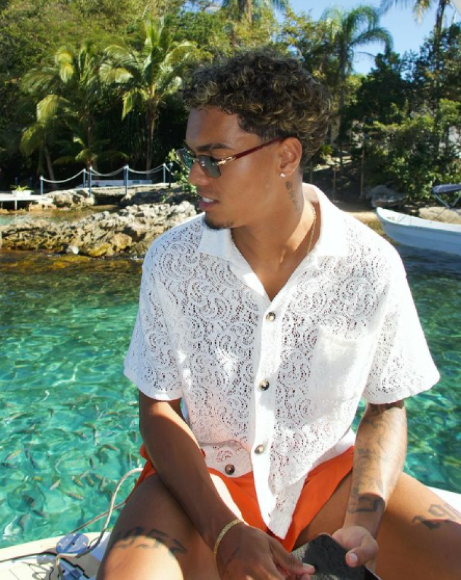 Hijo de Ronaldinho deja a Barcelona y firmó por un equipo de la Premier League