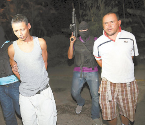 Caen presuntos extorsionadores que se hacían pasar por militares