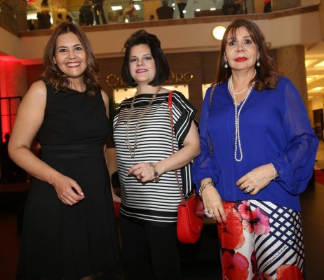 Hojas y flor de jazmín predominan en la nueva colección de Carolina Herrera