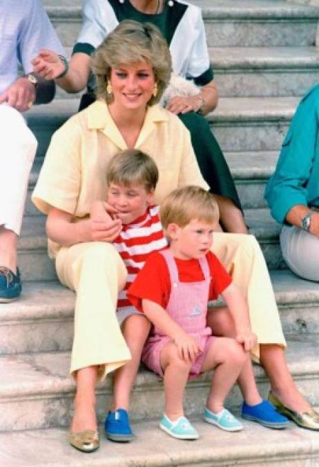 12 fotos del álbum familiar de la princesa Diana