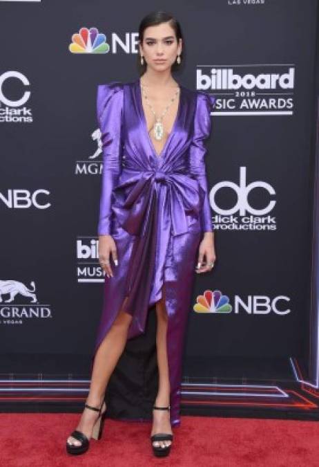 Los extravagantes vestidos de las famosas en la alfombra roja de los premios Billboard 2018