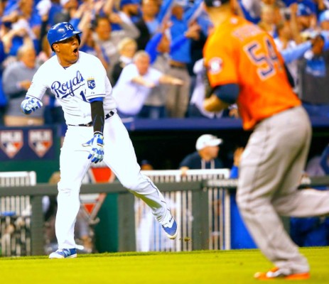 Cueto lanza joya y Reales despachan a Houston y avanzar a la final de la Americana