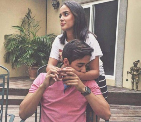 Bloguero hondureño agradece apoyo brindado a su novia