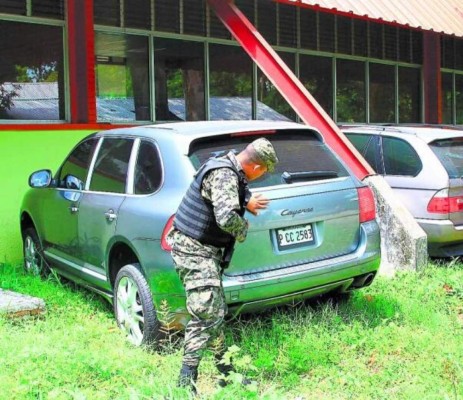 Aseguran lujoso vehículo valorado en 1.6 millones a exdirector del IHSS&nbsp;&nbsp;