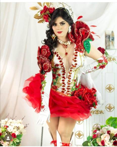 Deslumbrantes y llamativos son los trajes de las palillonas de Danlí