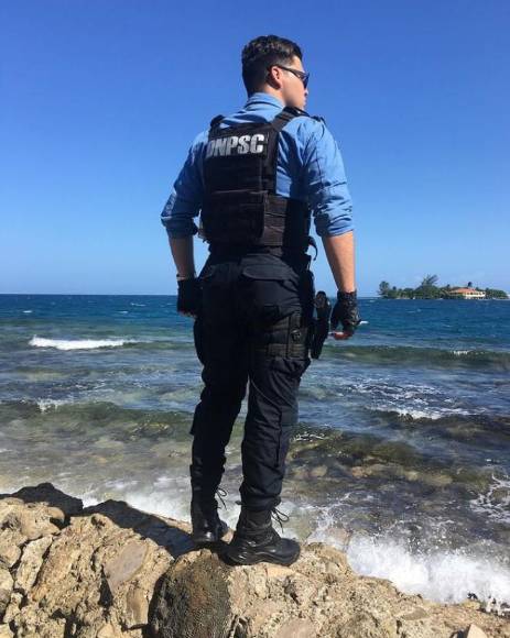 Jeferson Andrade, el policía hondureño que roba suspiros en TikTok