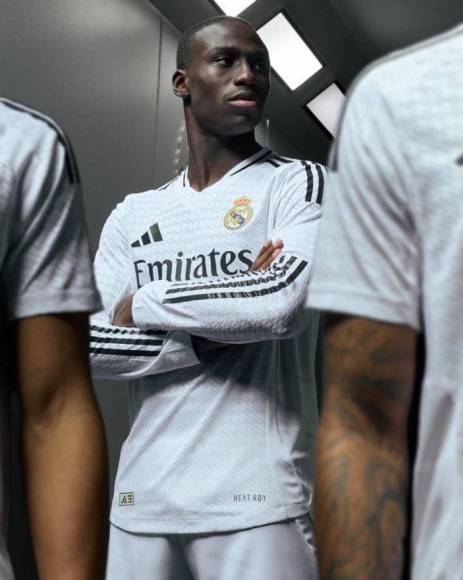 Messi anuncia dónde se retirará, crack llega a Real Madrid y primeros fichajes de Flick