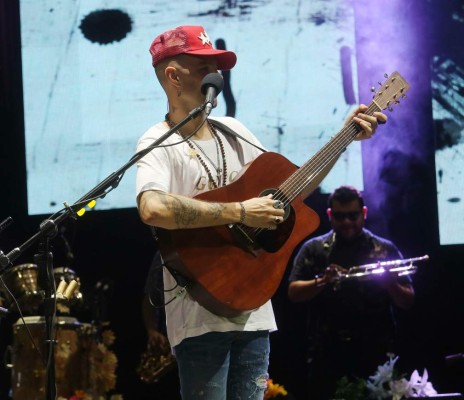 Jesse y Joy enamoraron a los capitalinos con su tour 'Un besito más ”