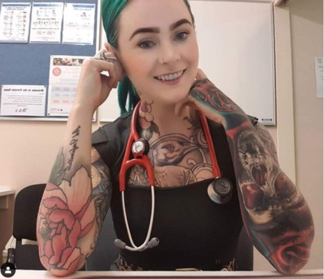 FOTOS: Así es Sarah Gray, 'la doctora más tatuada del mundo'